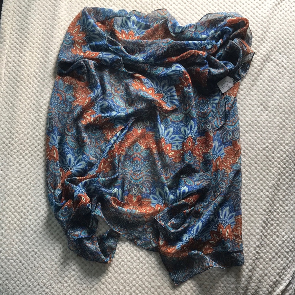 Accents by Lavello Colorful Paisley chiffon Convertible Vest. One Size Brand New